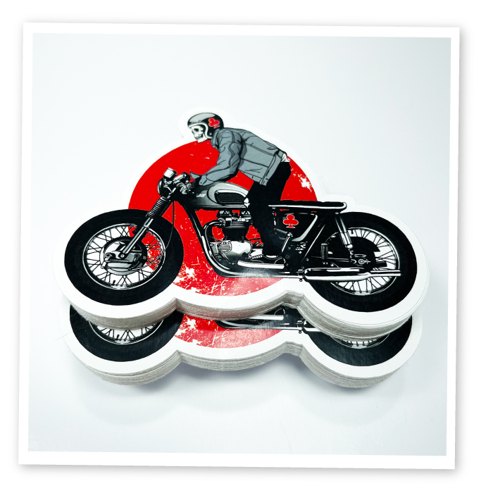 stickers personnalisés en forme de moto et son motard à tête de mort - fond rouge