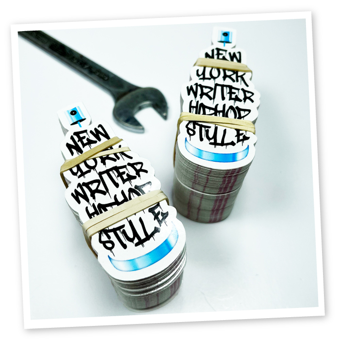 Stickers en forme de bombe de peinture personnalisés avec une police de caractère style street art