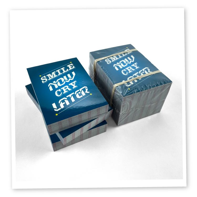Stickers rectangulaire bleu mis sous film et sous élastique par paquet de 250